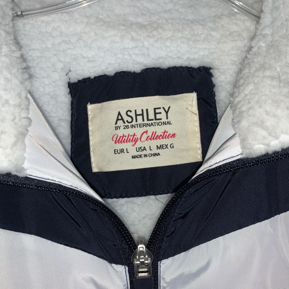 Jacket 🧥 - Picture 2 of 2